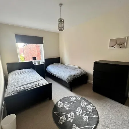 Spacious 2-Bedroom House With Free Parking Chatham  Exterior photo