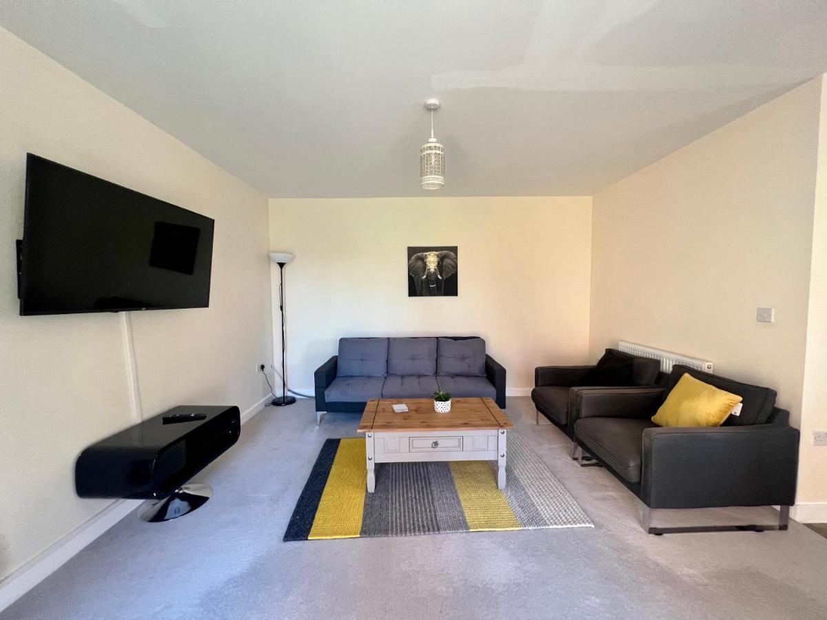 Spacious 2-bedroom House With Free Parking