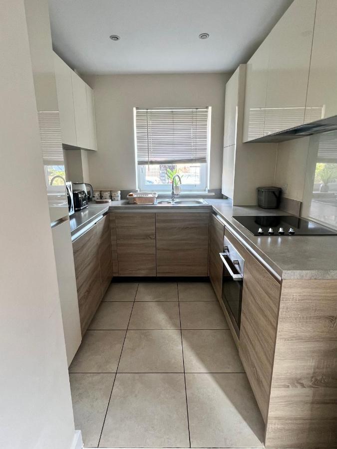 Spacious 2-bedroom House With Free Parking Holiday home
