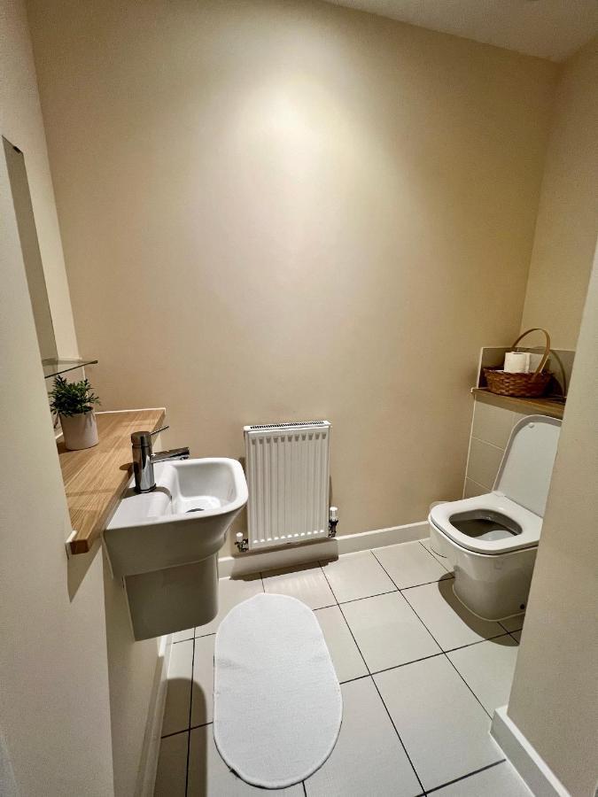 Spacious 2-bedroom House With Free Parking Holiday home